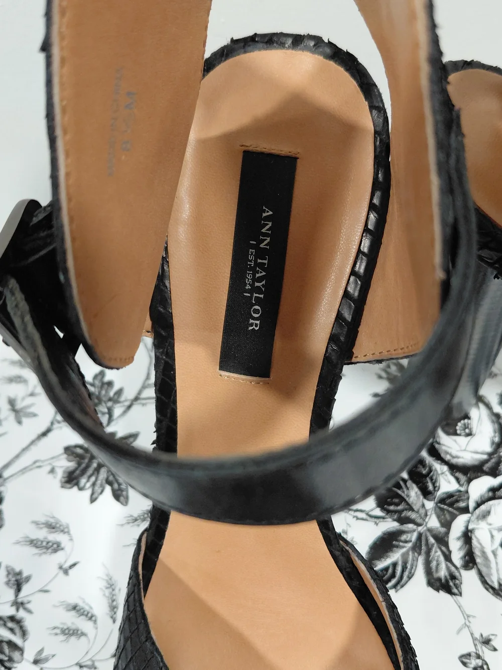 Ann Taylor Black Leather Textured Platform Heels Size 8.5 | 6